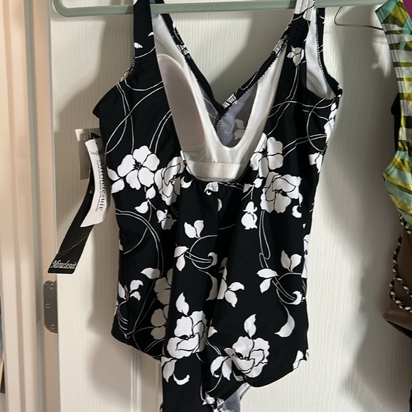 3-1 piece swimsuits, one new with tags , 2 used . - Picture 3 of 8